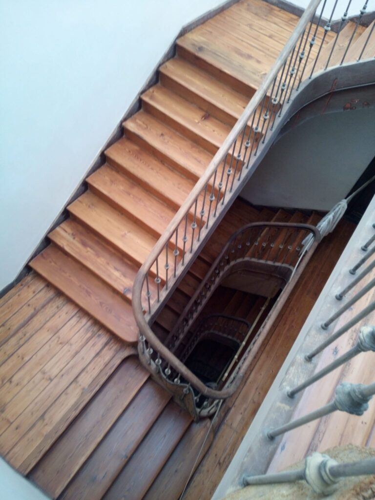 escalera comunidad de vecinos Santander